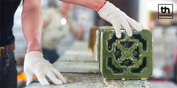 Thi công gạch thông gió cần đôi bàn tay khéo léo của người thợ