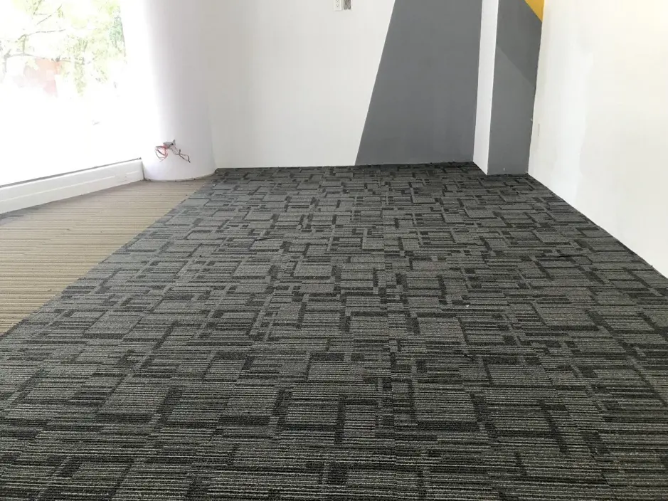 Do được bán theo m2 nên thảm gạch phù hợp với mọi diện tích, không gian