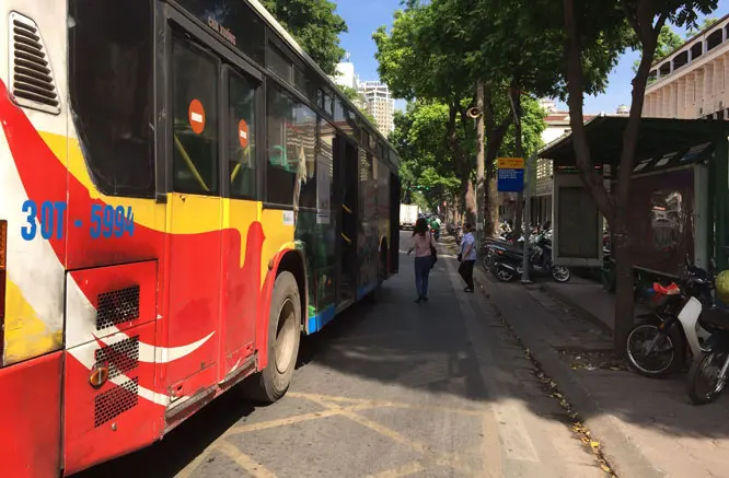 Phát triển hệ thống nhà chờ, điểm đỗ xe buýt: Cần đa dạng các hình thức đầu tư