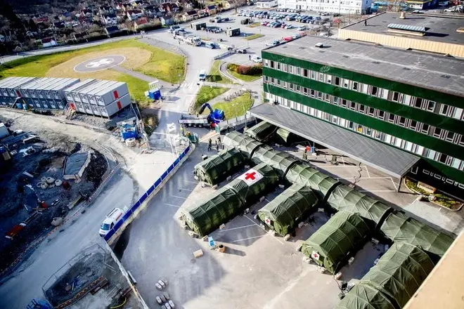 Toàn cảnh bệnh viện dã chiến đang được chuẩn bị tại bệnh viện Ostra Sjukhuset ở Gothenburg, Thụy Điển