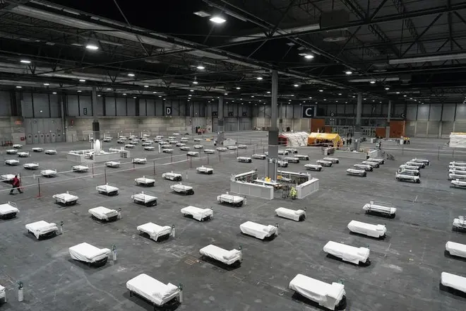 Bên trong trung tâm hội nghị IFema ở Madrid, Tây Ban Nha