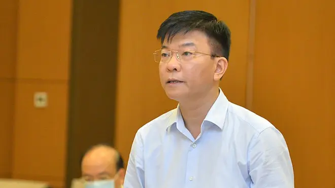 Bộ trưởng Bộ Tư pháp Lê Thành Long trình bày tờ trình của Chính phủ tại phiên họp ẢNH GIA HÂN