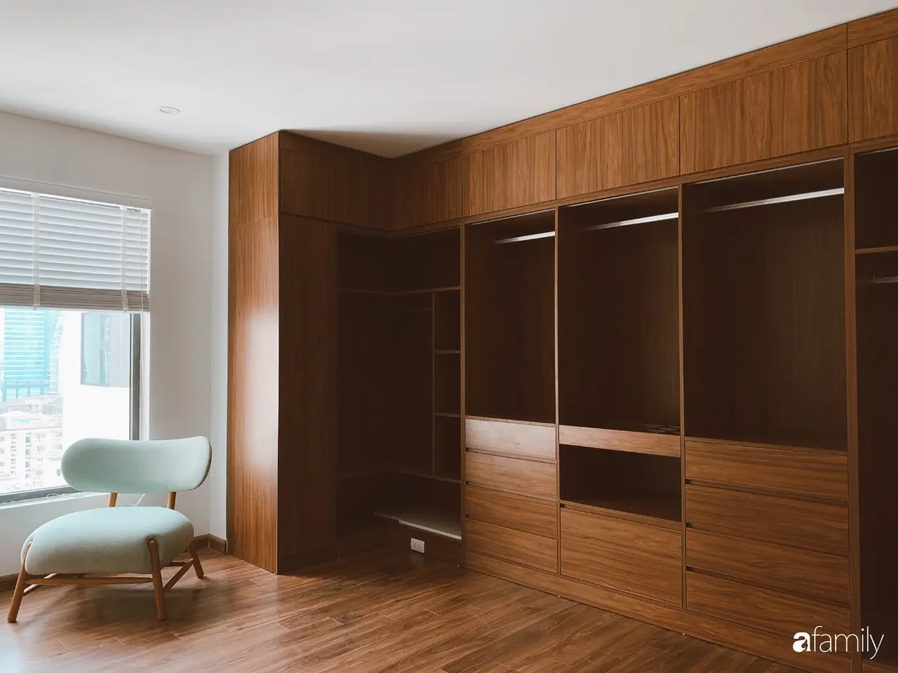 Các góc nhỏ đều được bố trí nội thất hợp lý, sắp xếp vừa vặn giúp cuộc sống của gia đình thêm tiện nghi