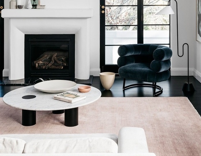 Phòng khách nhỏ xinh mà ai nhìn cũng thích mê nhờ biết cách trang trí