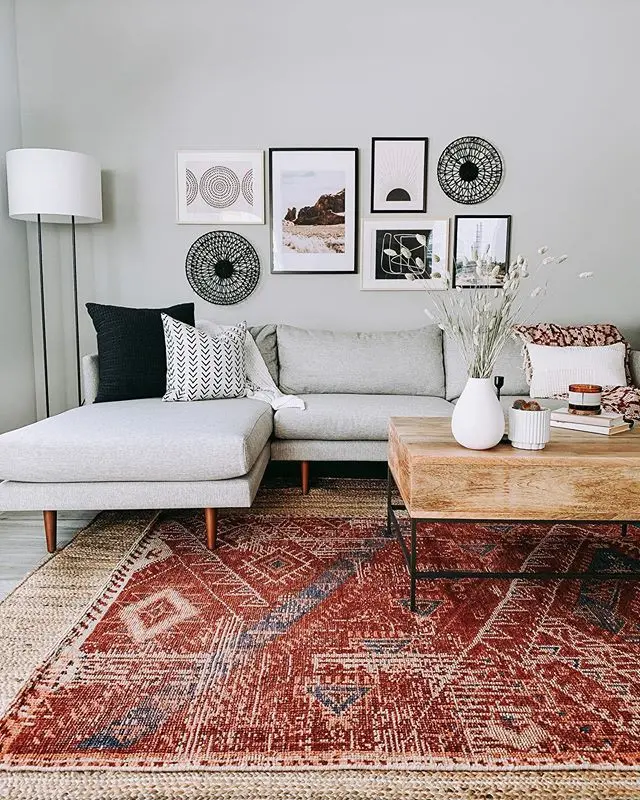 Nếu thích sofa màu sắc trung tính, góc cạnh, hãy chọn sofa của Burrard.