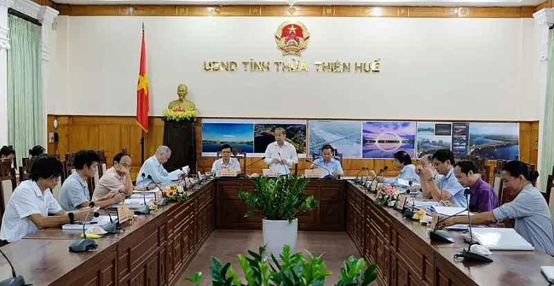 Hội đồng thi tuyển thiết kế kiến trúc cầu vượt sông Hương trên đường Nguyễn Hoàng (thành phố Huế) đã tổ chức thi tuyển chọn bước 2