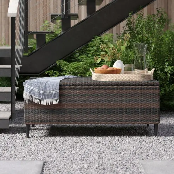 Bàn kết hợp hộp lưu trữ bên dưới, dùng để đựng đồ