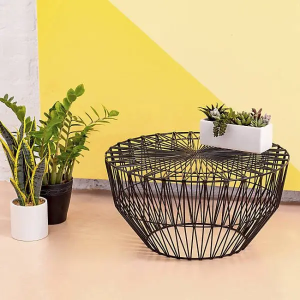Cấu trúc dây có hoa văn sáng tạo, mang đến cho bàn cà phê ngoài trời một góc nhìn mới mẻ