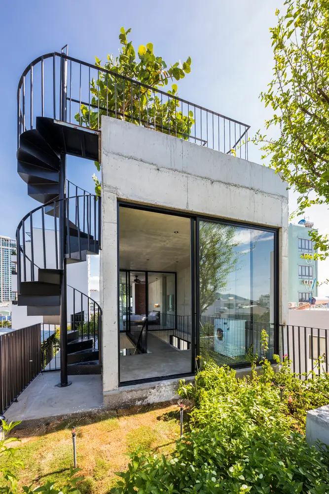 The-concrete-house-thoat-ra-khoi-kich-ban-nha-o-do-thi-nham-chan-2