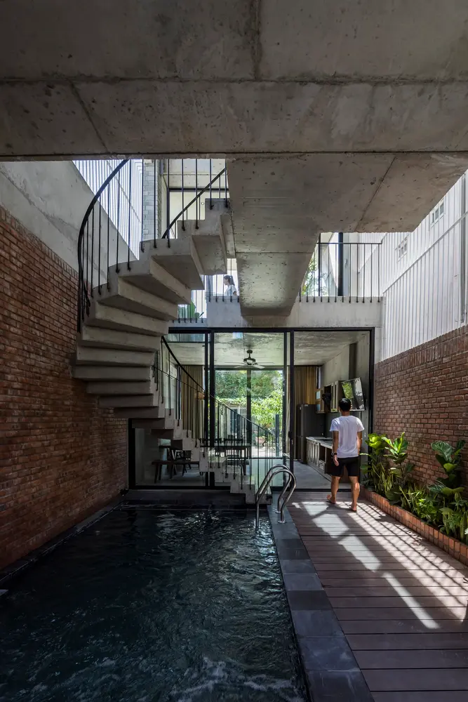 The-concrete-house-thoat-ra-khoi-kich-ban-nha-o-do-thi-nham-chan-3