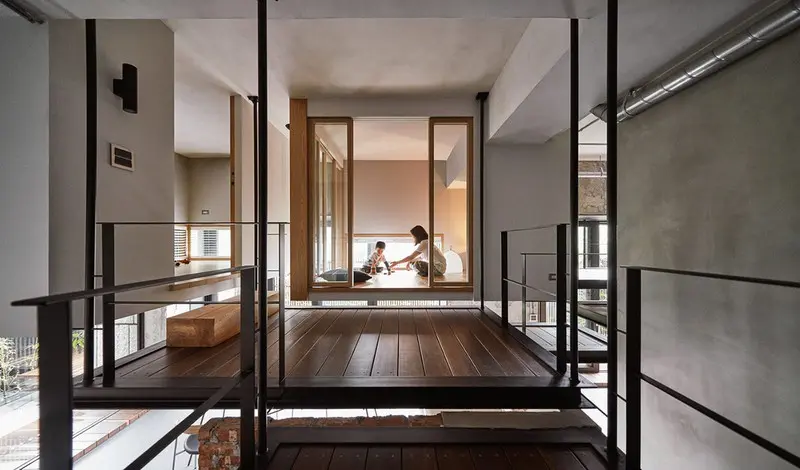 Khung thép tạo độ chắc chắn cho phòng ngủ.