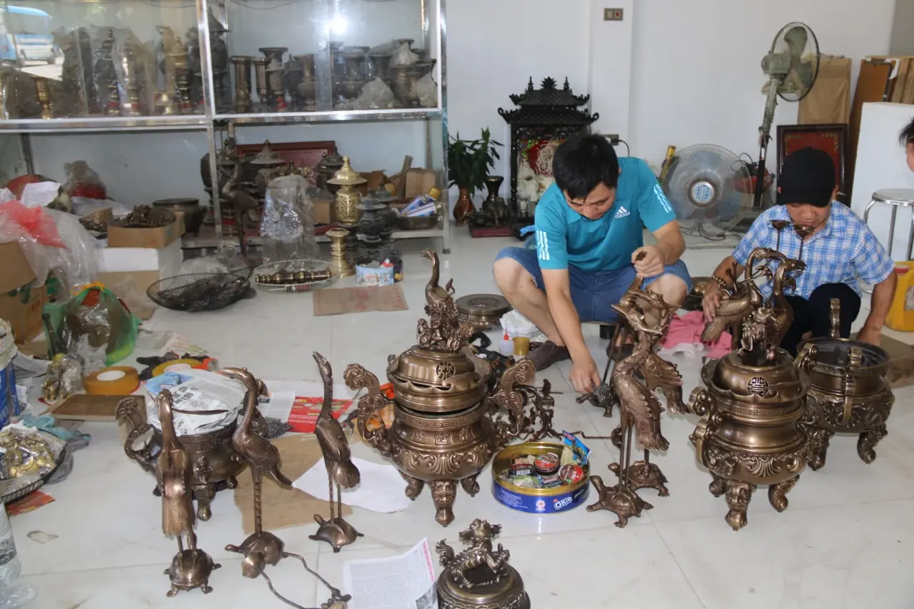 Thăm cơ sở anh Bách tại làng nghề đúc đồng Đại Bái – Hưng Yên