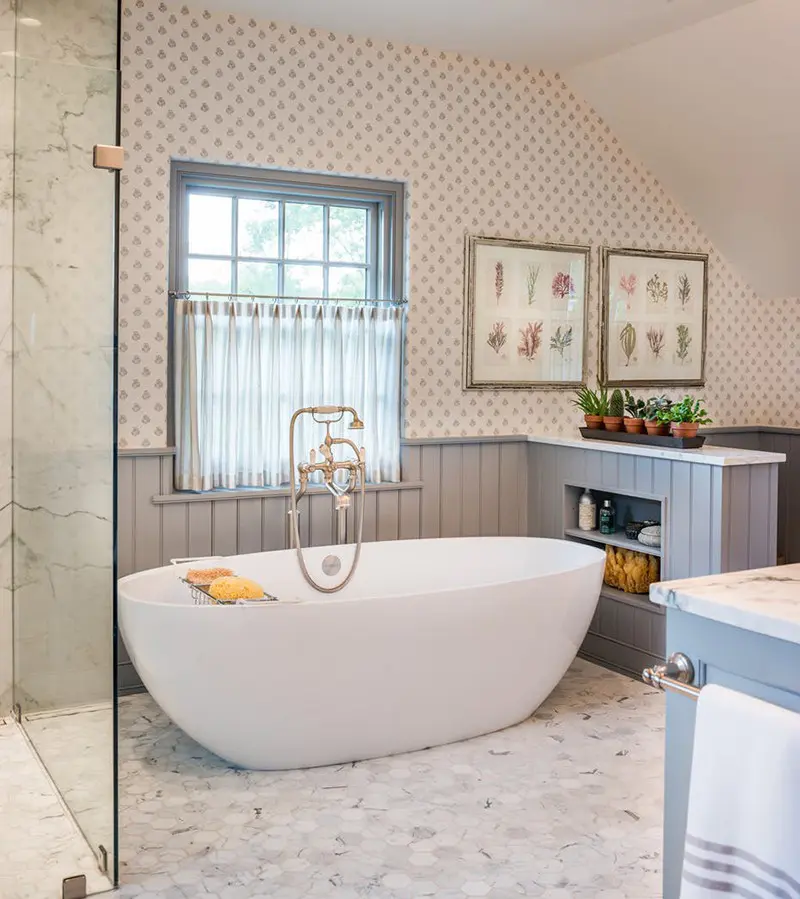 Với mọi không gian lớn bé của nhà tắm bạn luôn tìm thấy được mẫu bồn tắm oval vừa vặn nhất
