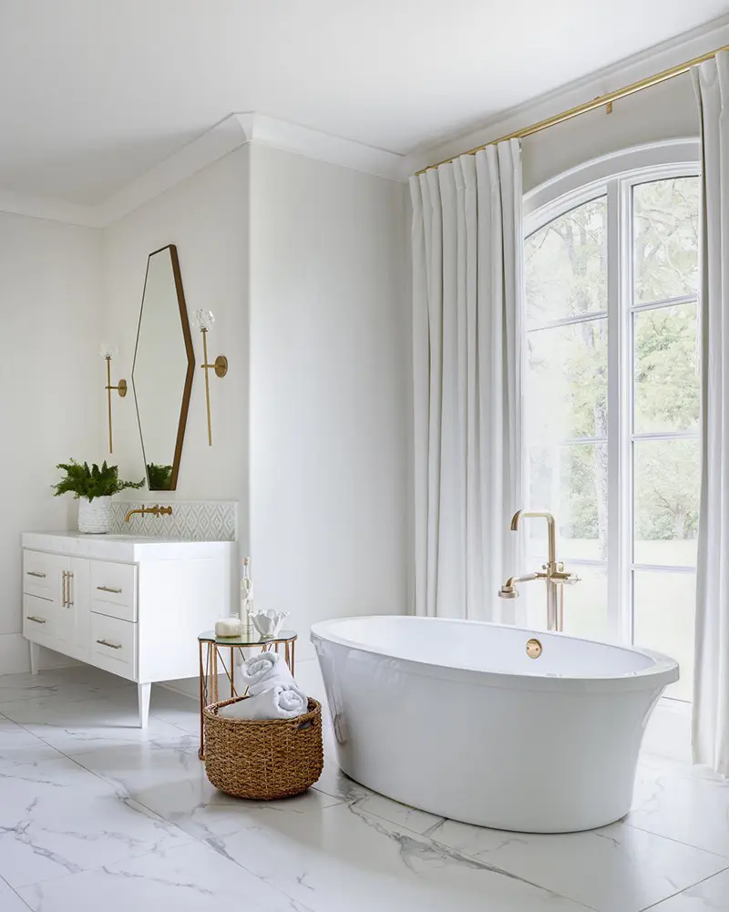 So với bồn tắm đứng, bồn tắm oval dễ dàng lau chùi và giữ sạch hơn nhiều