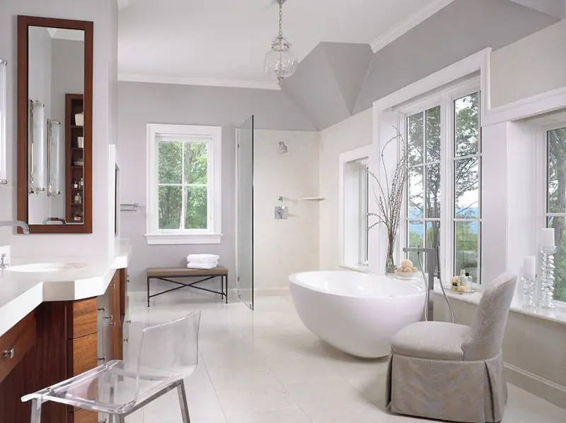 Với nhiều người, thiết kế không góc cạnh của bồn tắm oval cũng mang đến cảm giác an toàn hơn khi sử dụng, đặc biệt là những gia đình có con nhỏ