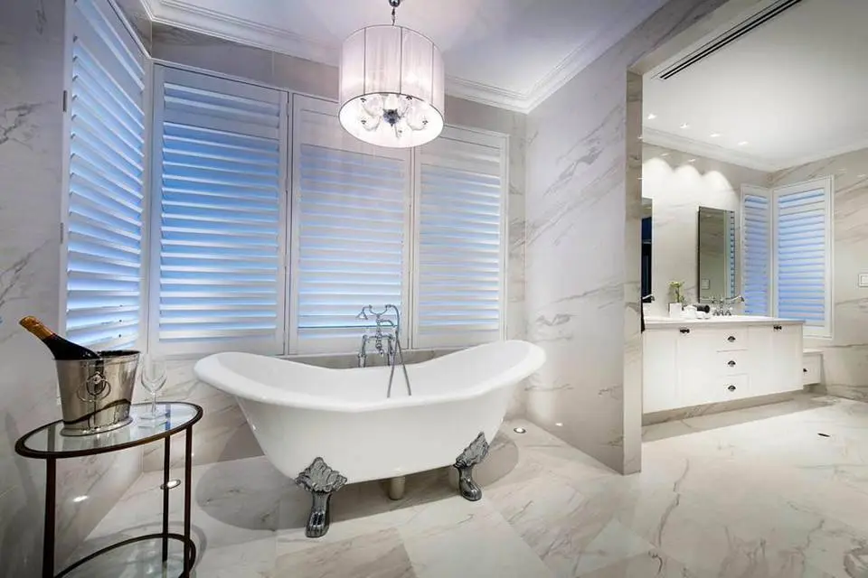 Ưu và nhược điểm của 5 vật liệu phổ biến để lát sàn nhà tắm