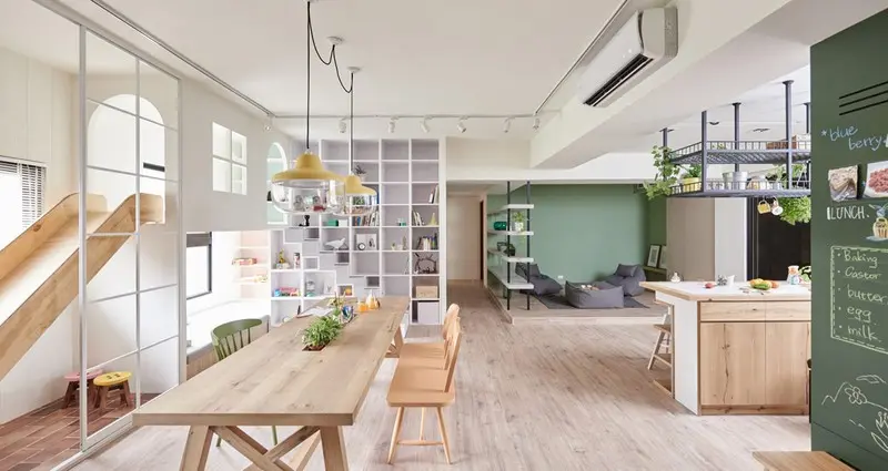 Ngay cả đèn trên bàn ăn cũng kết hợp với đồ chơi của con