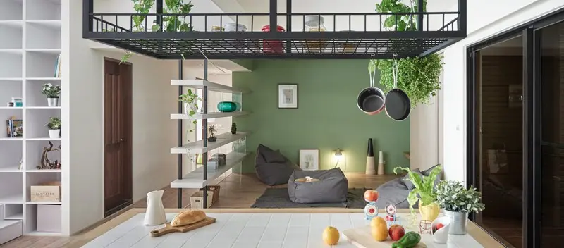 Một sàn chơi rộng 60m2, đặt ngay cạnh bếp dành cho cô con gái và bạn bè của cô bé