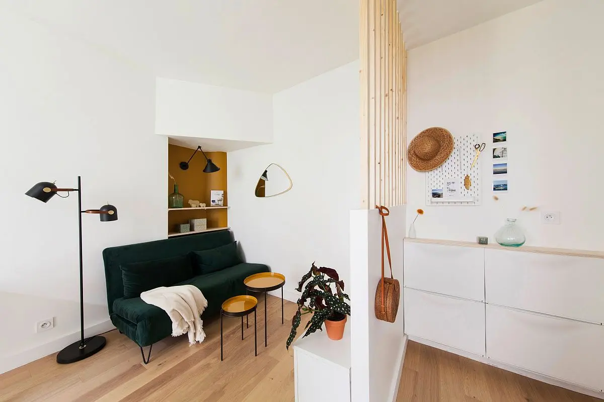 Sofa được chọn lựa khéo léo và phù hợp sẽ giúp phòng khách nhỏ trở nên ấn tượng hơn