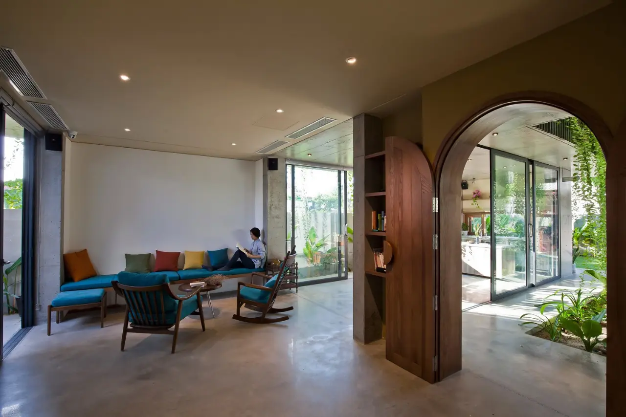 22_SKB_House__White_wall_for_projectors