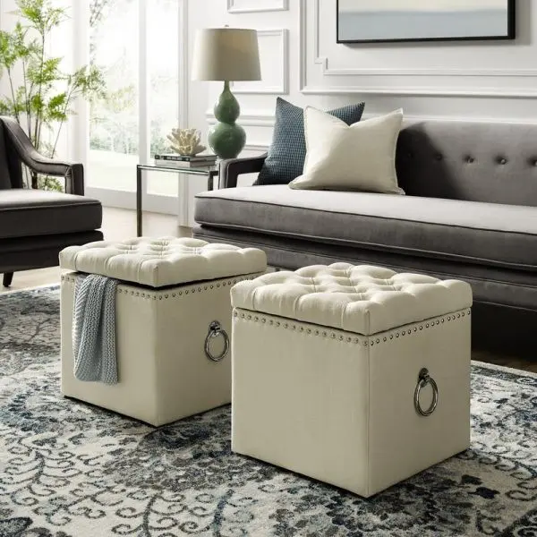 Sang trọng và độc đáo, những chiếc ghế này được trang trí bằng tay cầm và cả vải bọc mịn màng