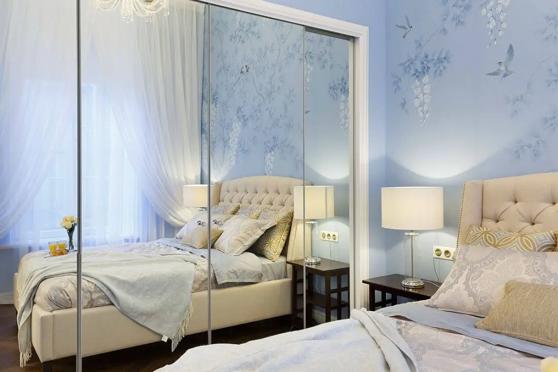 Chiếc gương giúp nhân đôi, mở rộng diện tích cho phòng ngủ nhỏ