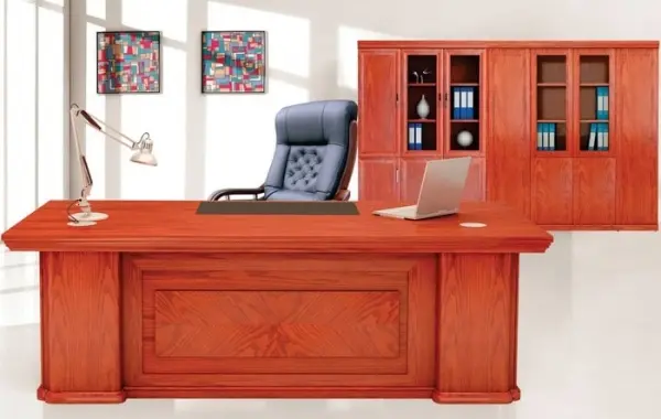 Bàn làm việc gỗ Veneer với tông màu vân gỗ sáng, sơn bóng màu vecni có khả năng chống nước, chống xước, oxi hóa, dễ dàng vệ sinh lau chùi.