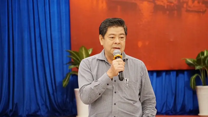 Ông Nguyễn Đình Hưng – Phó Giám đốc Sở Quy hoạch - Kiến trúc Thành phố Hồ Chí Minh nêu ý kiến thảo luận tại hội thảo