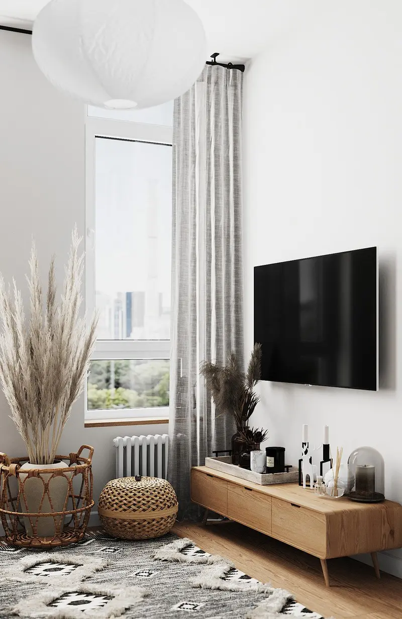 Ghế ngồi bằng mây, trong khi chậu bọc cây làm bằng cói, cho thấy sự yêu thích của chủ nhà đối với các sản phẩm thủ công truyền thống