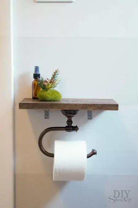 Kệ đựng giấy vệ sinh giúp chúng ta tận dụng từng centimet không gian, đủ để đặt một chiếc điện thoại, giấy vệ sinh hay trưng bày một chậu nha đam bé.