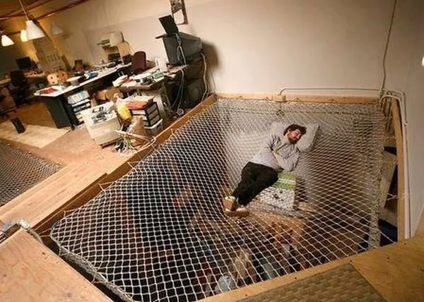 Một chiếc giường võng đơn giản cũng góp phần giúp không gian thêm độc đáo