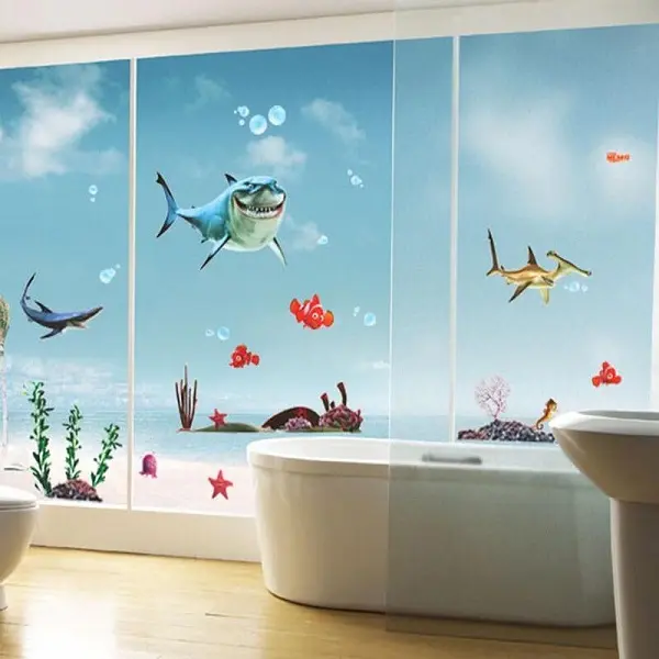 Với lớp nhựa vinyl bao phủ, giấy dán tường phòng tắm còn giúp bạn dễ dàng vệ sinh, lau chùi