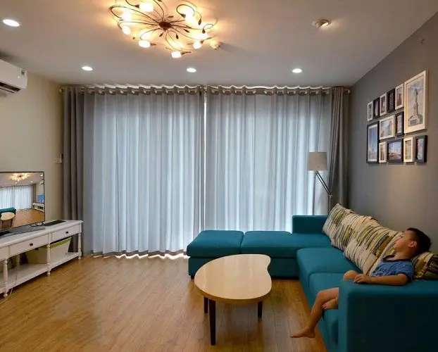 Rèm cửa vừa điều chỉnh ánh sáng trong không gian phòng lại vừa tạo sự yên bình, thư giãn hơn.