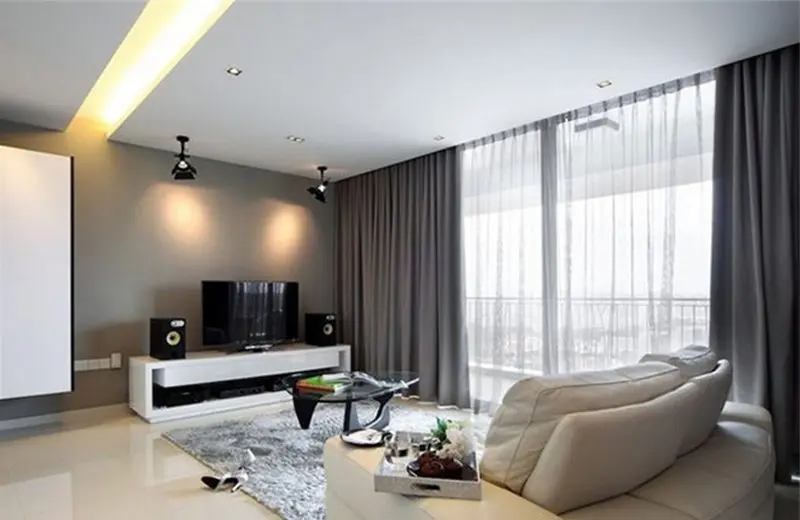 Với thiết kế 2 lớp sáng tạo, rèm cửa phòng khách hợp lý với tông màu nội thất tinh tế mà sang chảnh hơn.