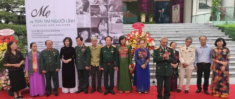 Thiếu tướng Nguyễn Đức Huy, nguyên quyền Tư lệnh Quân khu 2, Trưởng ban Liên lạc toàn quốc cựu chiến binh mặt trận Vị Xuyên phát biểu trong lễ trao hiện vật cho Bảo tàng Phụ nữ Việt Nam