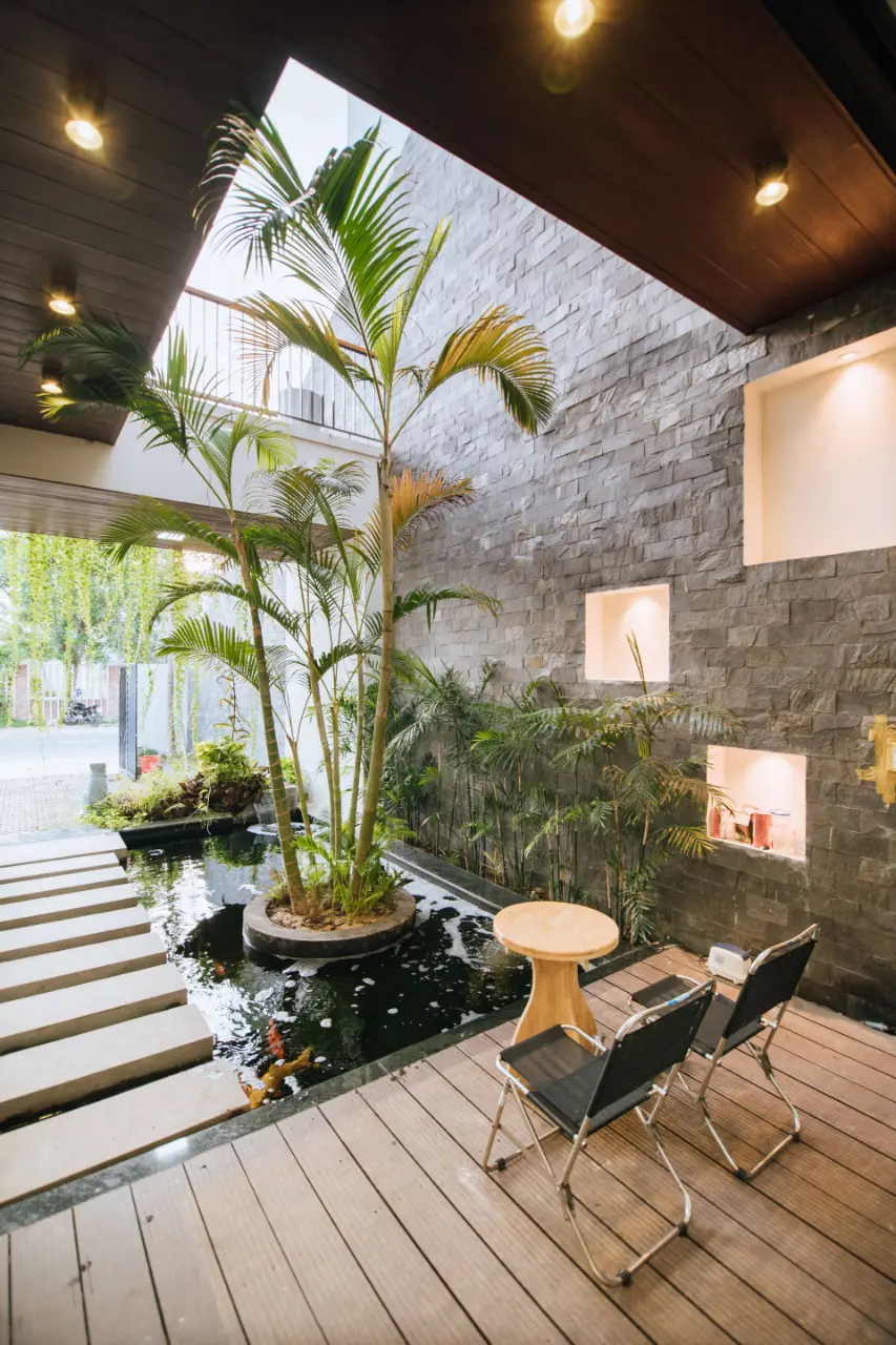 Không chỉ mang lại sự mát mẻ hơn cho không gian sống, khu vực này còn là nơi gia chủ thư giãn, ngắm cảnh