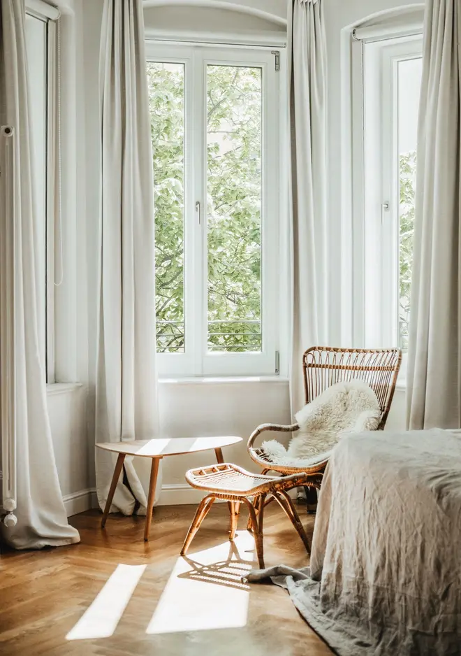Màu sắc rèm cửa cũng là yếu tố quan trọng bạn không nên bỏ qua! (Nguồn: Pinterest)