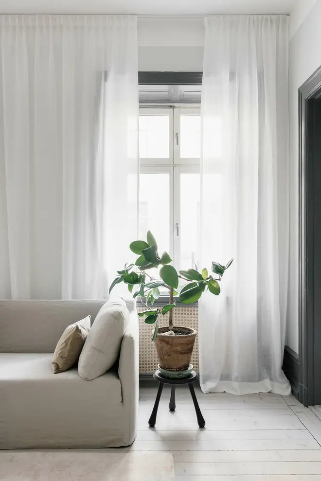 Rèm thả dài tới sàn nhà đang được rất nhiều người “săn đón” (Nguồn: Pinterest)