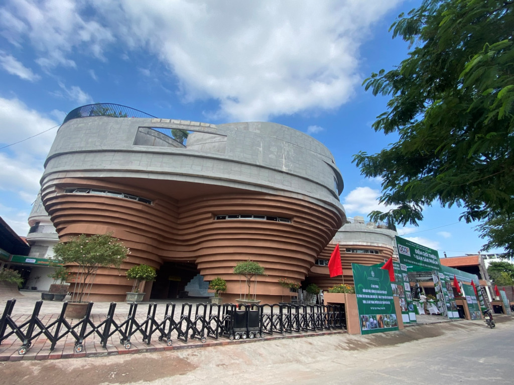 OCOP gắn với phát triển làng nghề Bát Tràng