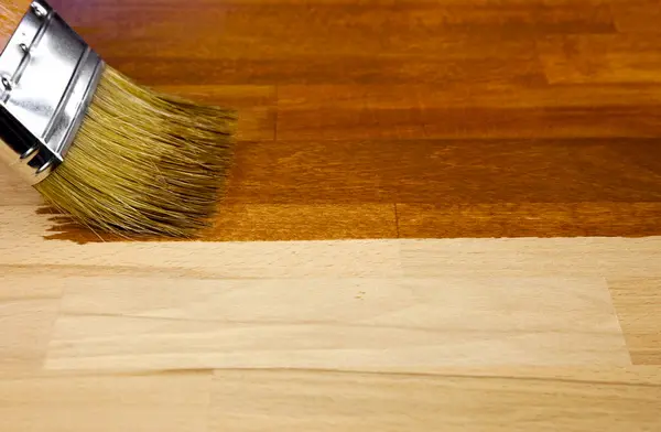 Véc-ni, thuốc nhuộm, dầu, sáp: Lớp hoàn thiện nào phù hợp nhất cho gỗ?