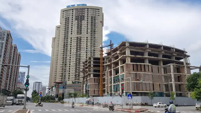 Dù nhu cầu nhà bình dân rất lớn, nhưng các dự án phân khúc này liên tục bị đẩy cao, khiến người thu nhập thấp càng khó mua được nhà ở