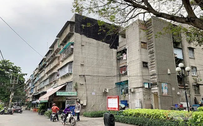 TPHCM thất bại trong việc ‘giải cứu’ chung cư cũ và nhà ven kênh