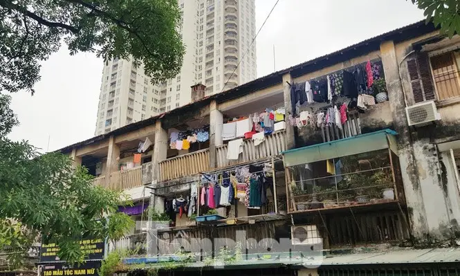 Hà Nội đề xuất một số giải pháp, cơ chế chính sách đặc thù cho cải tạo chung cư cũ, trong đó kiến nghị Thủ tướng Chính phủ cho phép được chủ động điều chỉnh chỉ tiêu quy hoạch về tầng cao, hệ số sử dụng đất, mật độ xây dựng, dân số tại 4 quận nội thành thuộc khu vực nội đô lịch sử...