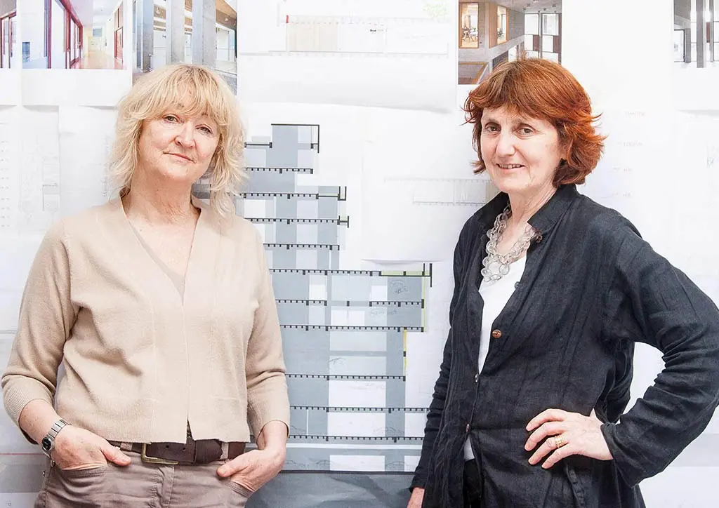 Yvonne Farrell and Shelley McNamara. (Ảnh: Alice Clancy)