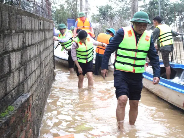 Thứ trưởng Bộ Xây dựng Lê Quang Hùng và đoàn công tác Bộ Xây dựng đang có mặt tại miền Trung