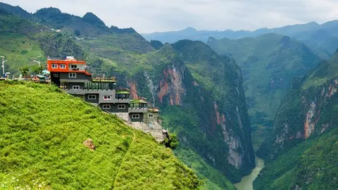 Công trình xây dựng trên đèo Mã Pì Lèng (Hà Giang)