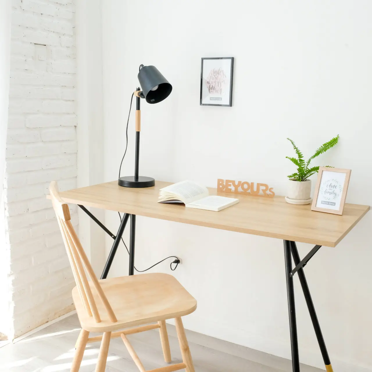 Bàn làm việc Simple Table tối giản, hiện đại, tiện nghi, sở hữu mức giá ưu đãi khoảng 1 triệu đồng
