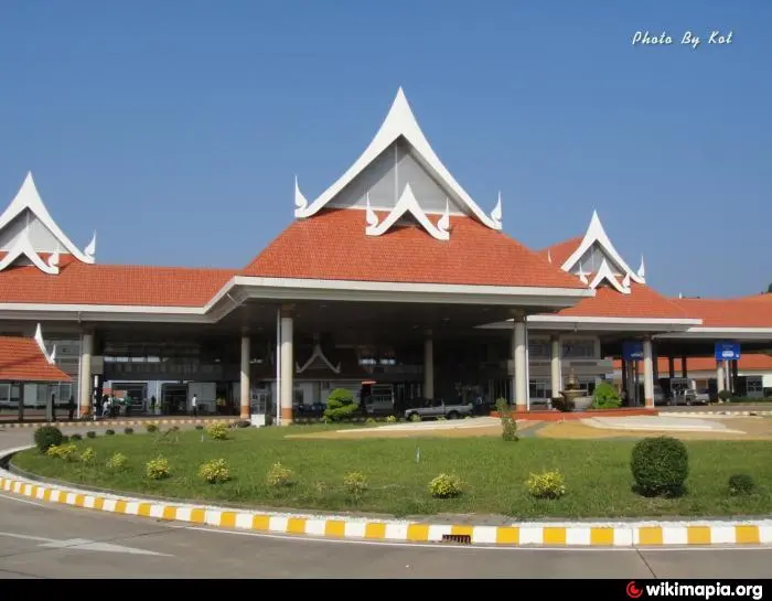 cua khau lao