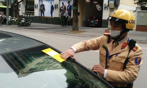 Phạt nguội có ‘trị’ được nạn đỗ xe bừa bãi tại Hà Nội?