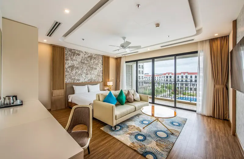 Khách sạn sở hữu gần 700 phòng tiêu chuẩn với thiết kế sang trọng